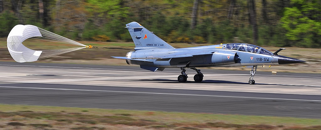 Dassault Mirage F1B, 118-SW, landing with drogue chute open